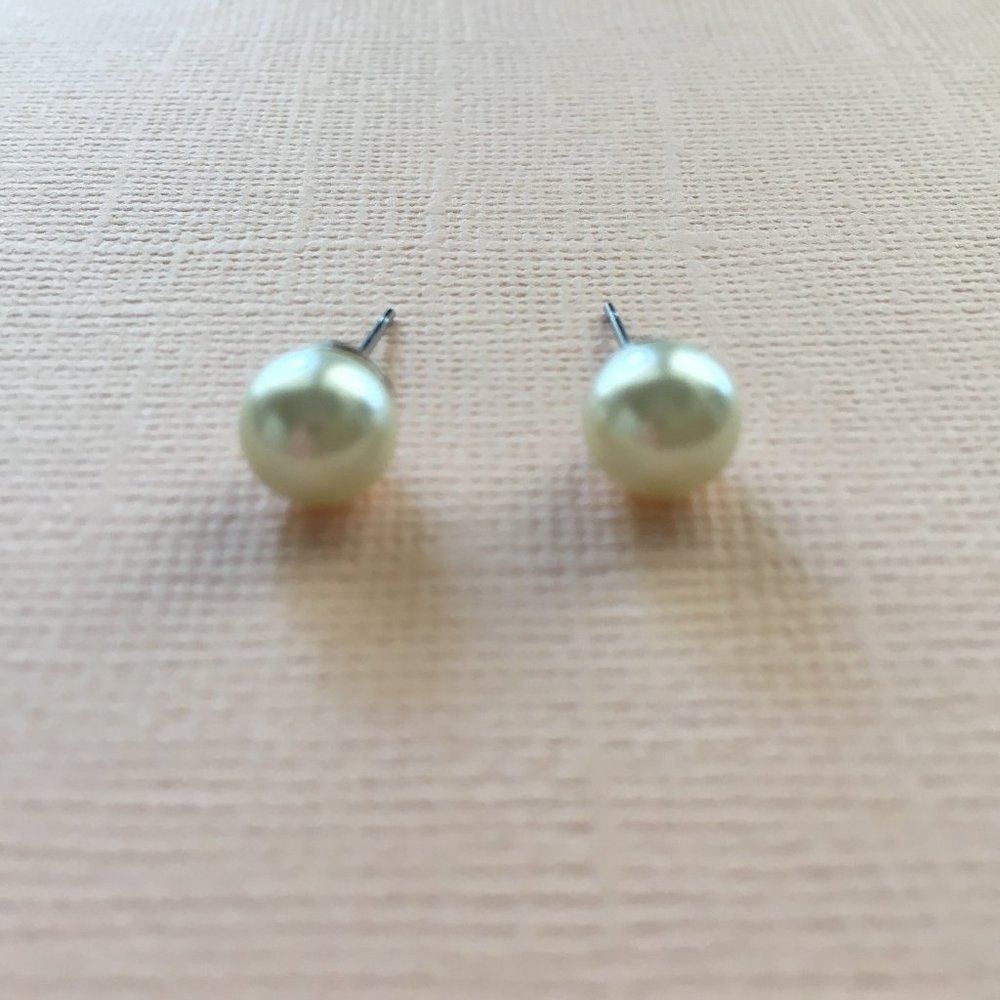 Pearl Stud Vintage Earrings GUC
